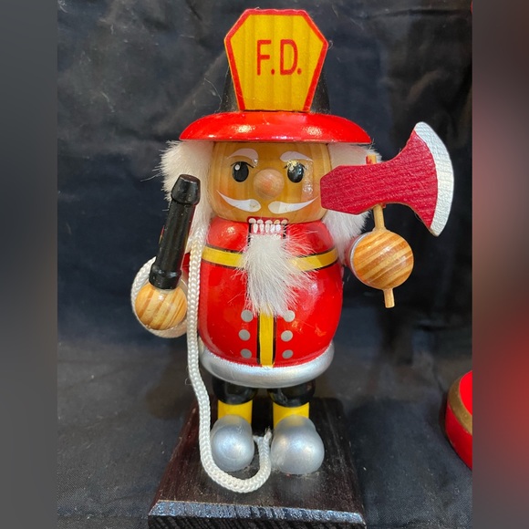 Firemen Nutcrackers - Picture 2 of 7